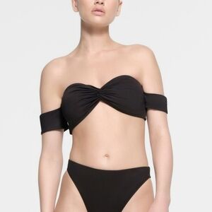 SKIMS NWT! SWIM TWISTED OFF THE SHOULDER BIKINI TOP ONYX